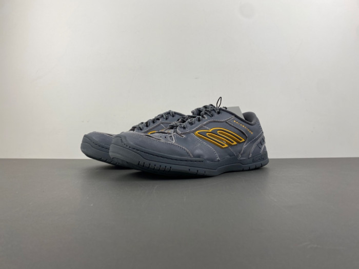 BLCG Sneaker 825418 WDWTS 1986