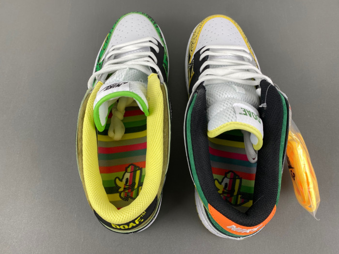 The University of Oregon x Nike Dunk Low "What The Ducks of a Feather HV1454-100