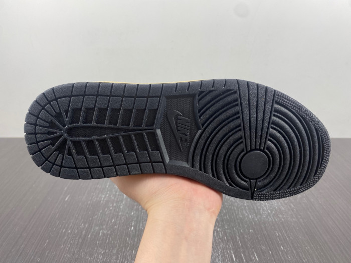 Travis Scott x Air Jordan 1 Low DM7866-902-02