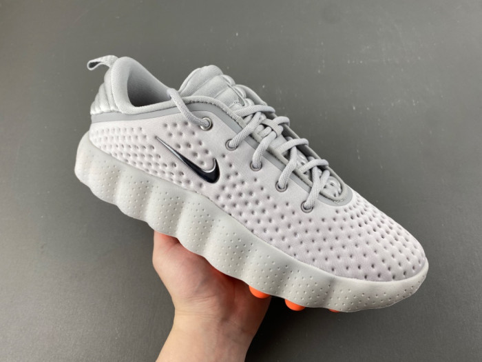 Nike Mind 002 