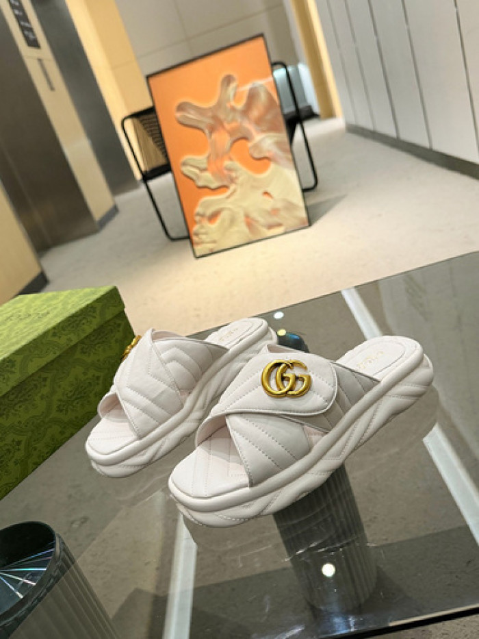 G*u*i slippers gu568-104