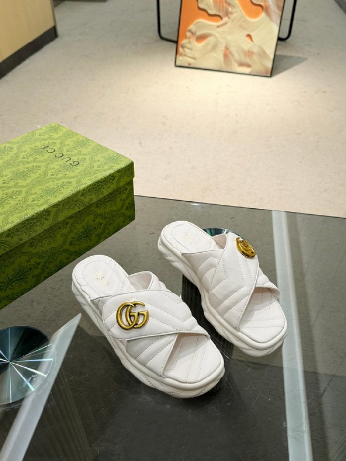 G*u*i slippers gu568-104