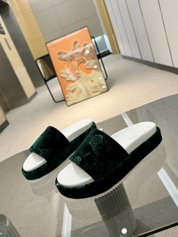 G*u*i slippers gu568-102