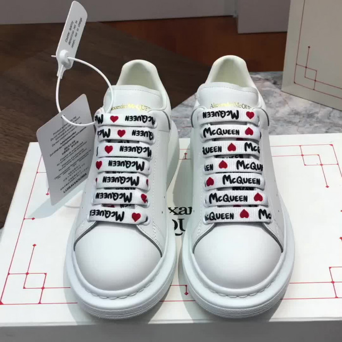 A1exa*der Mcqv*en SNEAKERS