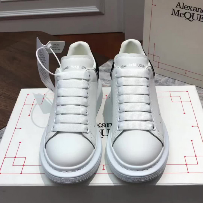 A1exa*der Mcqv*en SNEAKERS