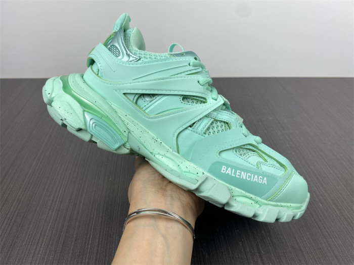 blcg track trainer green 542436 w3fe3 3800
