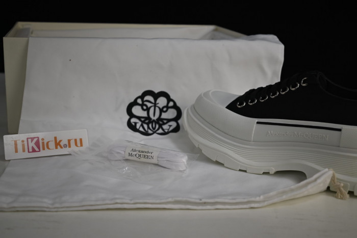 A1exa*der Mcqv*en SNEAKERS MC520050605