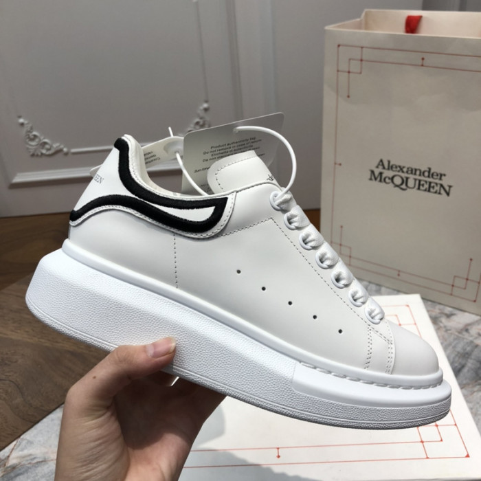 A1exa*der Mcqv*en SNEAKERS