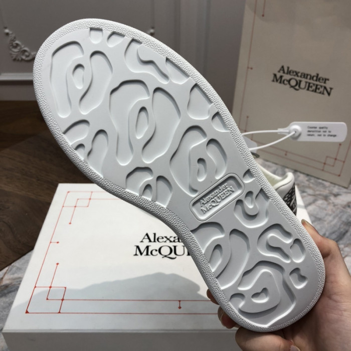 A1exa*der Mcqv*en SNEAKERS