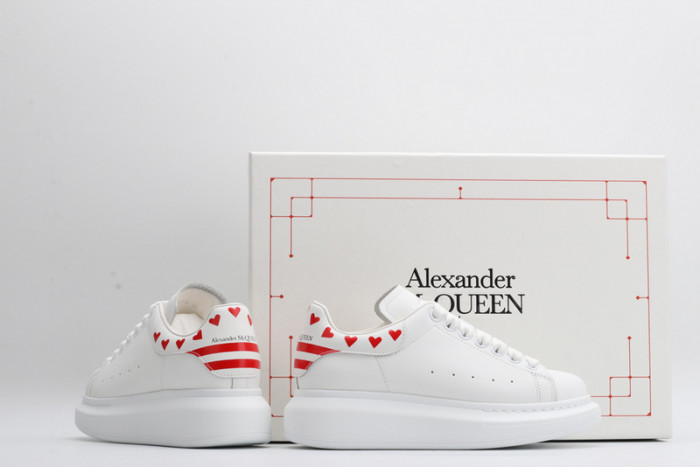 A1exa*der Mcqv*en SNEAKERS