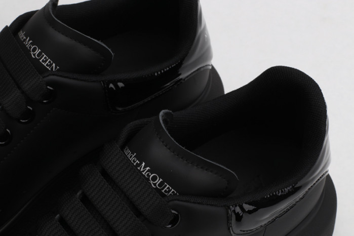 A1exa*der Mcqv*en SNEAKERS