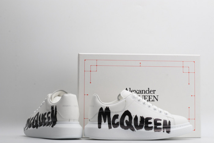 A1exa*der Mcqv*en SNEAKERS