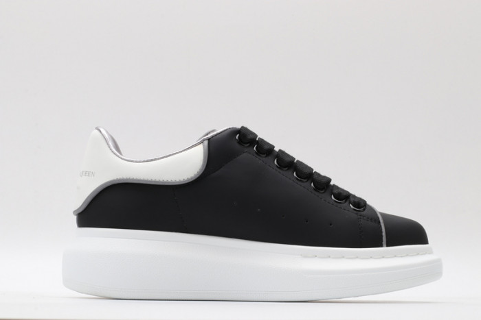 A1exa*der Mcqv*en SNEAKERS