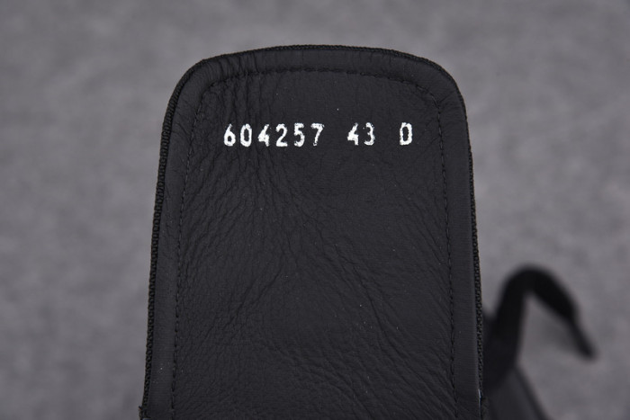 A1exa*der Mcqv*en SNEAKERS
