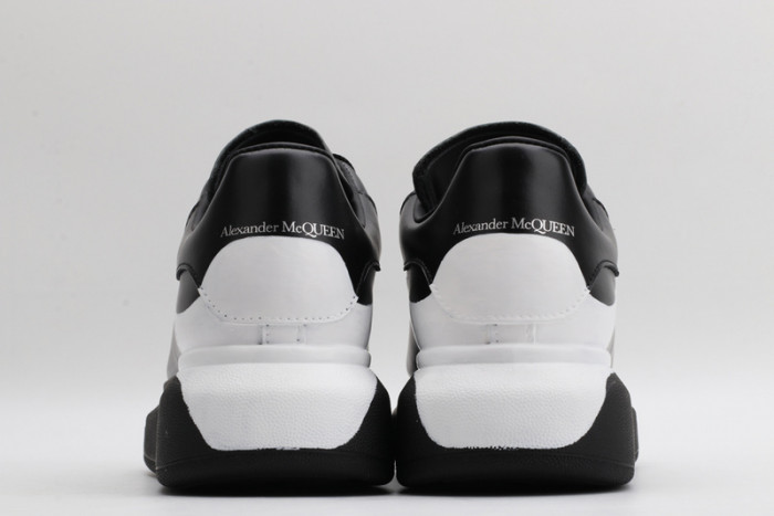 A1exa*der Mcqv*en SNEAKERS