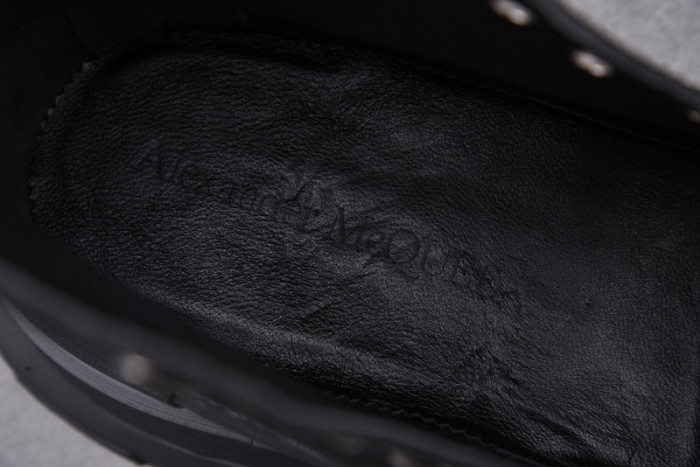 A1exa*der Mcqv*en SNEAKERS