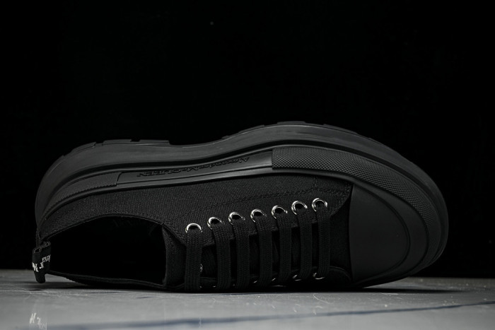 A1exa*der Mcqv*en SNEAKERS MC5200506