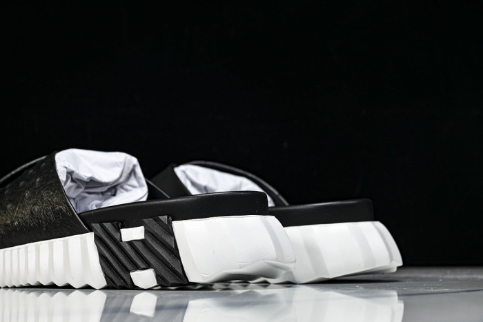 He*mes Slide CU526-2181