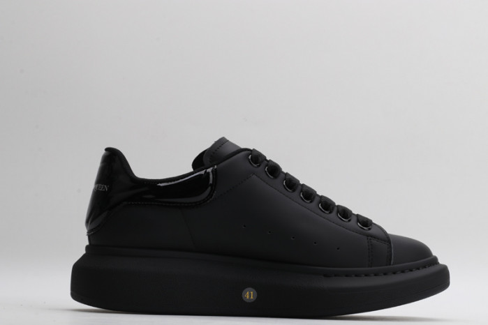 A1exa*der Mcqv*en SNEAKERS