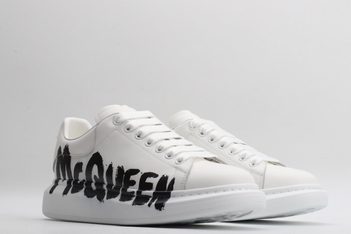 A1exa*der Mcqv*en SNEAKERS