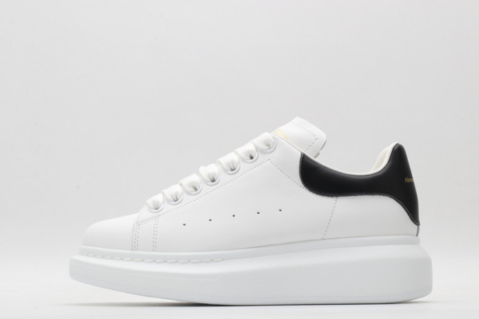 A1exa*der Mcqv*en SNEAKERS