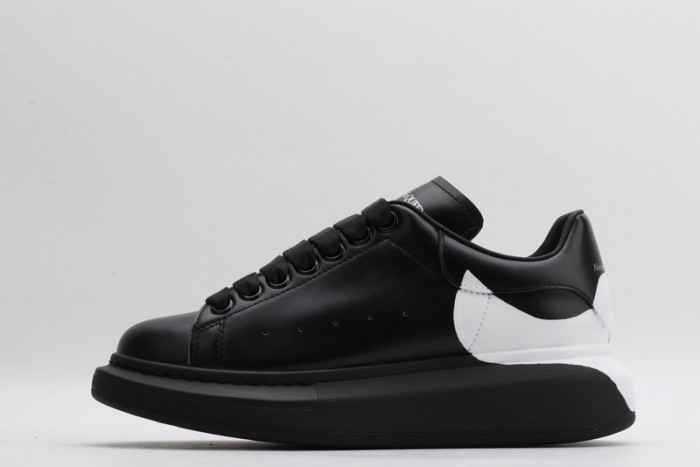 A1exa*der Mcqv*en SNEAKERS