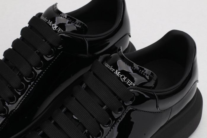 A1exa*der Mcqv*en SNEAKERS