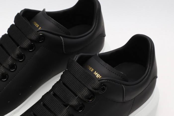A1exa*der Mcqv*en SNEAKERS