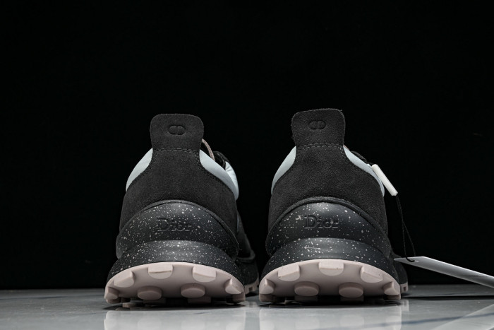 D10R Sneaker D897-240