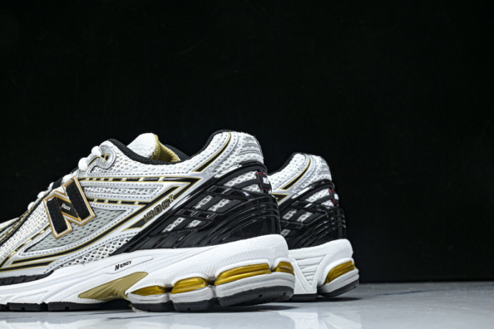 New Ba1an*e 1906R White Metallic Gold M1906RA
