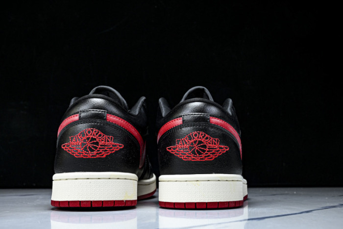 Air Jordan 1 Low Bred Sail DC0774-061