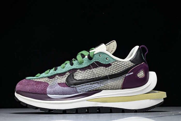 sacai x Nike VaporWaffle SP 'Villain Red' DD3035-200