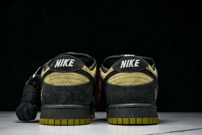 Nike SB Dunk Low Svp*me 94 Camper Green HQ8487-300