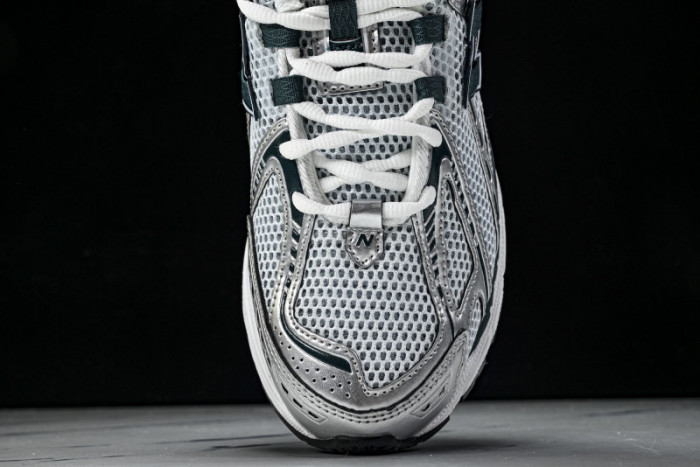 New Ba1an*e 1906R Silver Metallic Deep Ocean U1906RCE