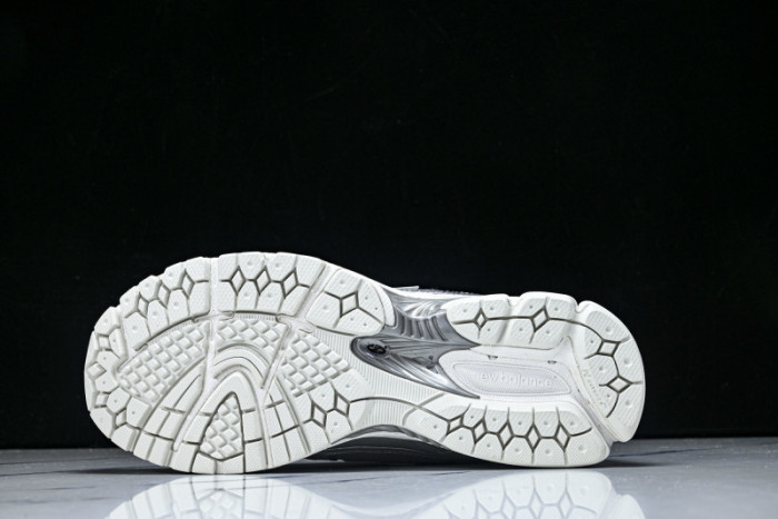 New Ba1an*e 1906R Urbancore Silver M1906RCB