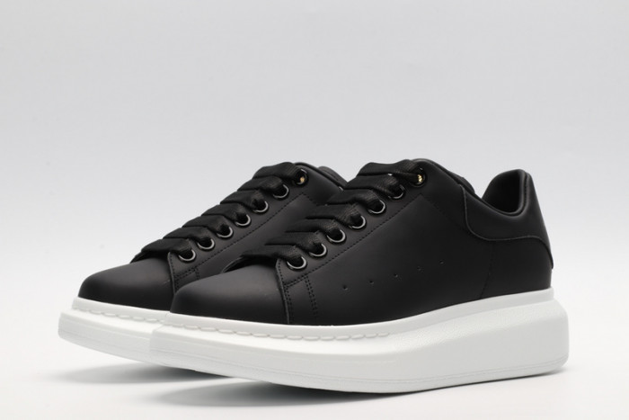 A1exa*der Mcqv*en SNEAKERS