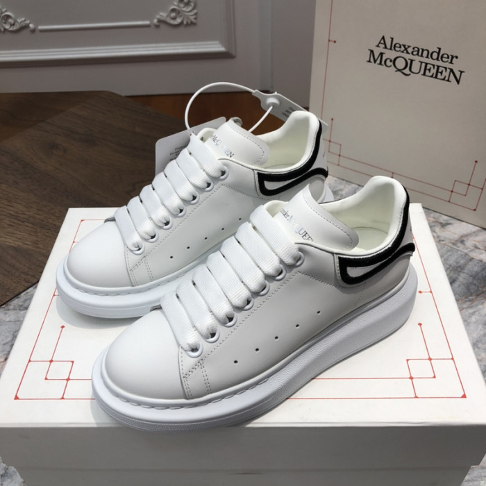 A1exa*der Mcqv*en SNEAKERS
