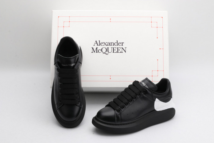 A1exa*der Mcqv*en SNEAKERS