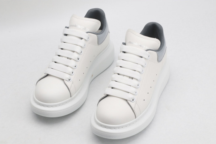A1exa*der Mcqv*en SNEAKERS