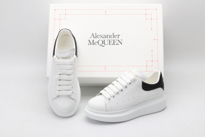 A1exa*der Mcqv*en SNEAKERS
