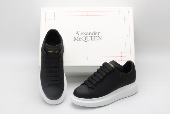 A1exa*der Mcqv*en SNEAKERS