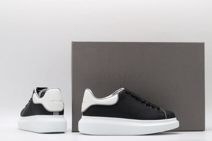A1exa*der Mcqv*en SNEAKERS