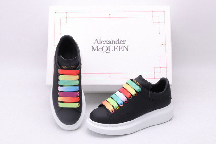 A1exa*der Mcqv*en SNEAKERS