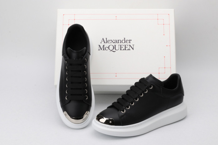 A1exa*der Mcqv*en SNEAKERS
