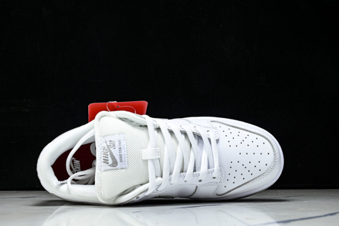 Nike SB Dunk Low Svp*me 94 White Metallic Silver HQ8487-100