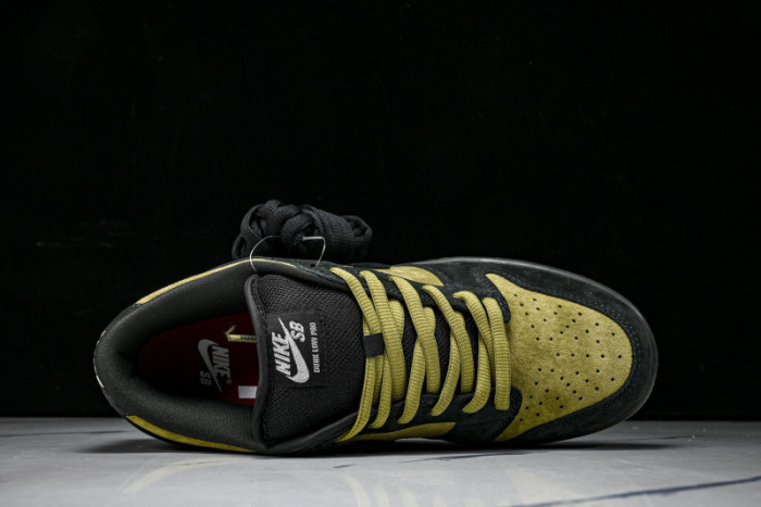 Nike SB Dunk Low Svp*me 94 Camper Green HQ8487-300