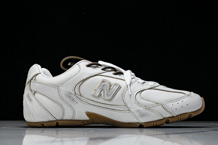 M*u M*u x New Ba1an*e Leather Sneakers UM001