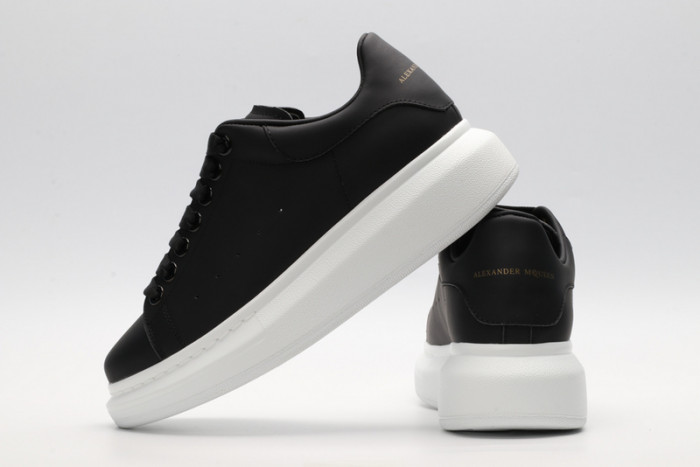 A1exa*der Mcqv*en SNEAKERS