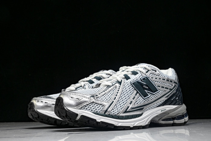 New Ba1an*e 1906R Silver Metallic Deep Ocean U1906RCE