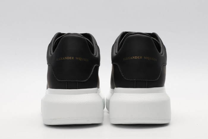A1exa*der Mcqv*en SNEAKERS